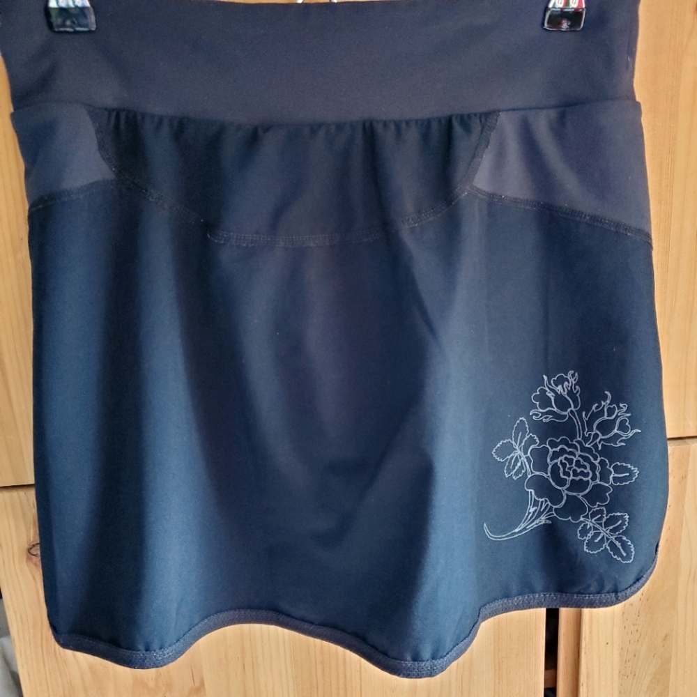Sugoi Ruby Black Cycling Skort with Padded Shorts Size XS